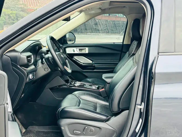 Ford Explorer — Фото автомобиля 7