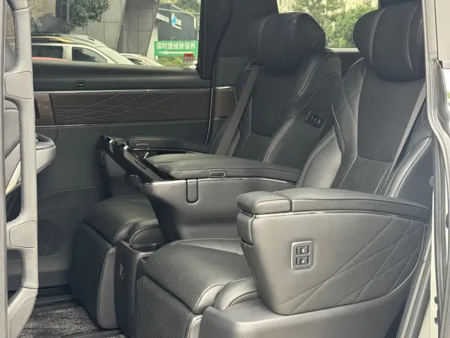 Toyota Alphard — Фото автомобиля 7