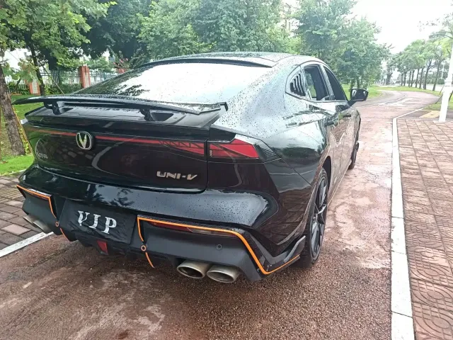 Changan Changan UNI-V 2022 1.5T Sport Edition — Фото автомобиля 10