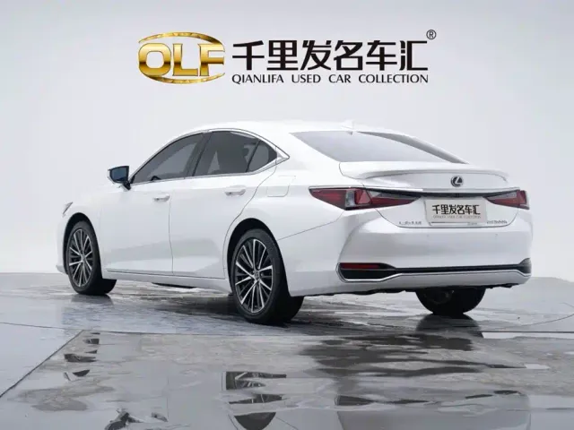 Lexus ES — Фото автомобиля 8
