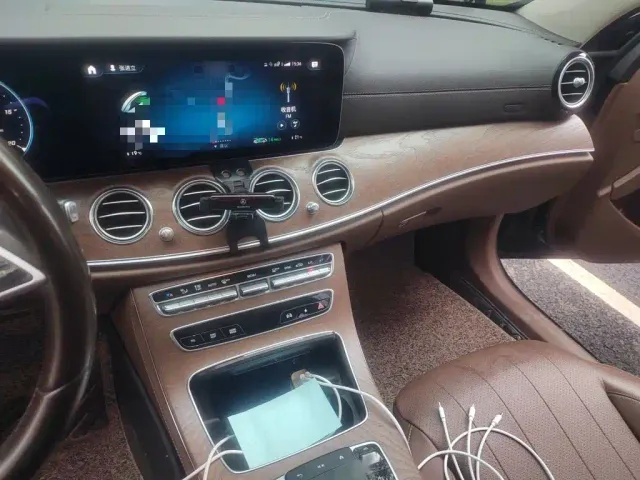 Mercedes-Benz E-Class — Фото автомобиля 5