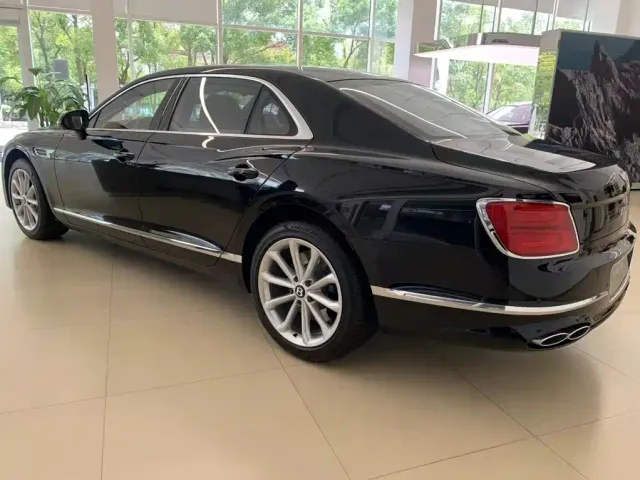 Bentley Flying Spur — Фото автомобиля 7