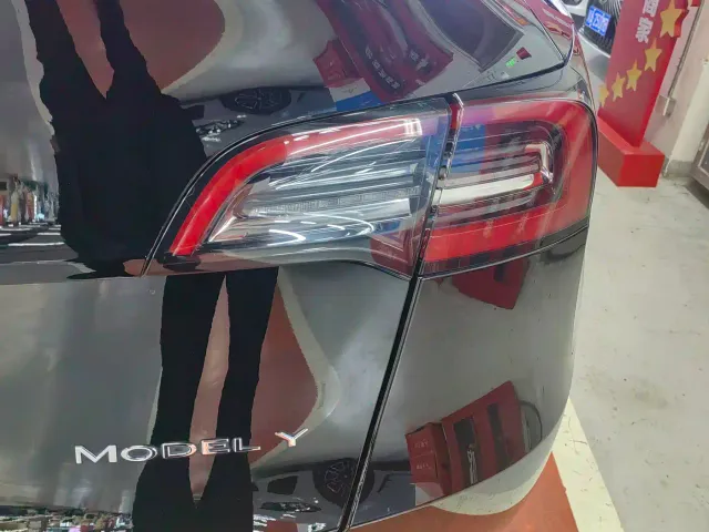 Tesla Model Y — Фото автомобиля 10