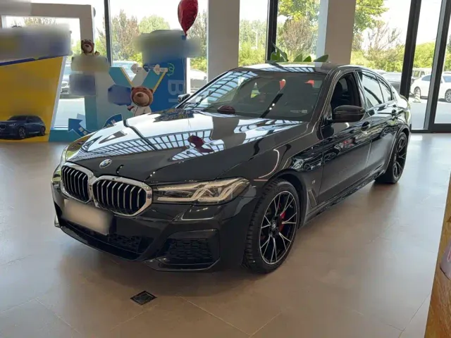 Фотография автомобиля — BMW 5 Series