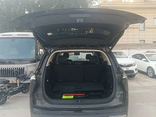 Hongqi HS7 PHEV — Фото автомобиля 18