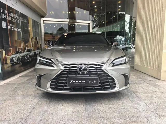 Фотография автомобиля — Lexus ES