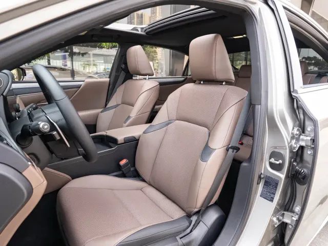 Lexus ES — Фото автомобиля 11