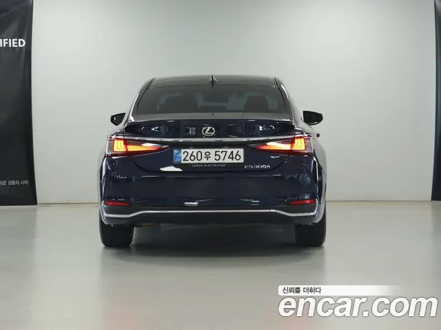 Lexus ES Generation 7 — Фото автомобиля 4