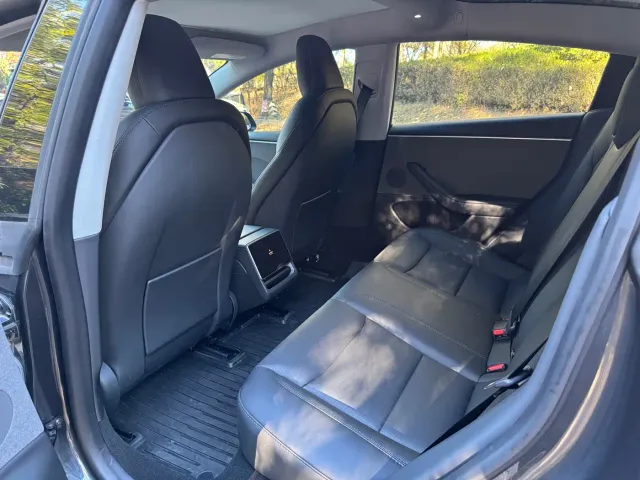 Tesla Model 3 — Фото автомобиля 11