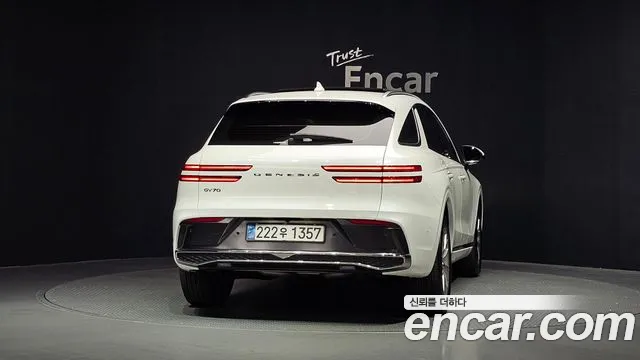 Genesis GV70 — Фото автомобиля 4