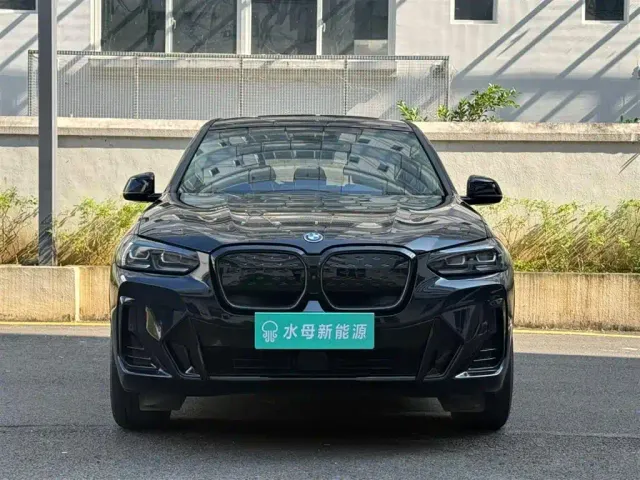 BMW iX3 — Фото автомобиля 2