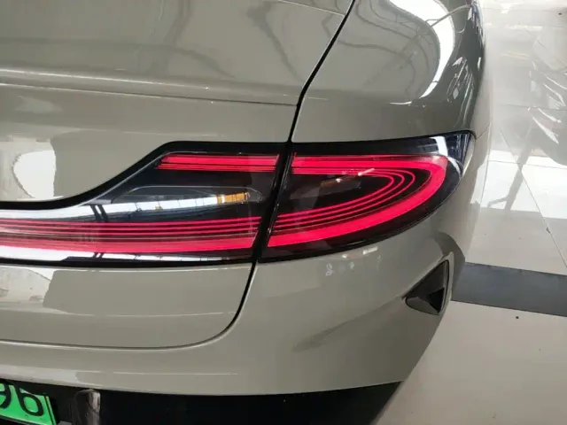 Xiaomi SU7 — Фото автомобиля 7