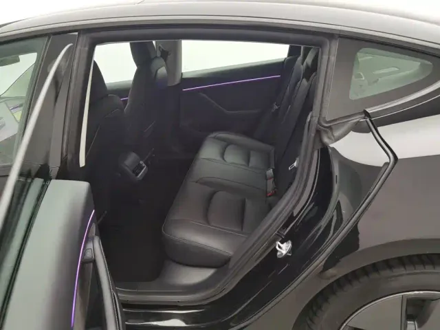 Tesla Model 3 — Фото автомобиля 15