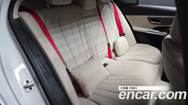 Mercedes-Benz E-Class — Фото автомобиля 9