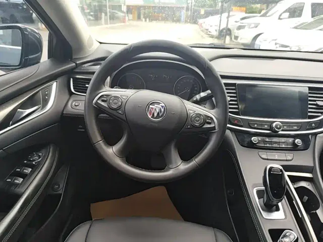 Buick LaCrosse — Фото автомобиля 10