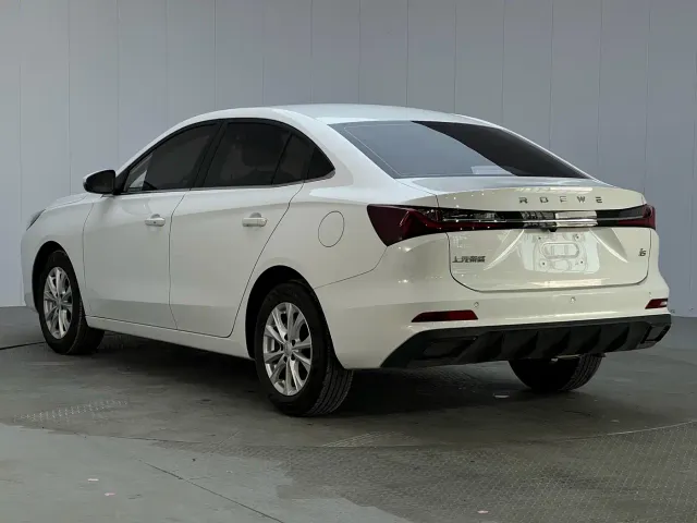 Roewe i5 — Фото автомобиля 15