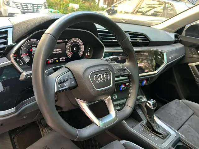 Audi Q3 — Фото автомобиля 10