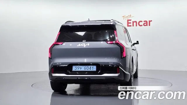 Kia EV9 — Фото автомобиля 3