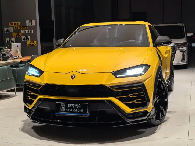 Фотография автомобиля — Lamborghini Urus