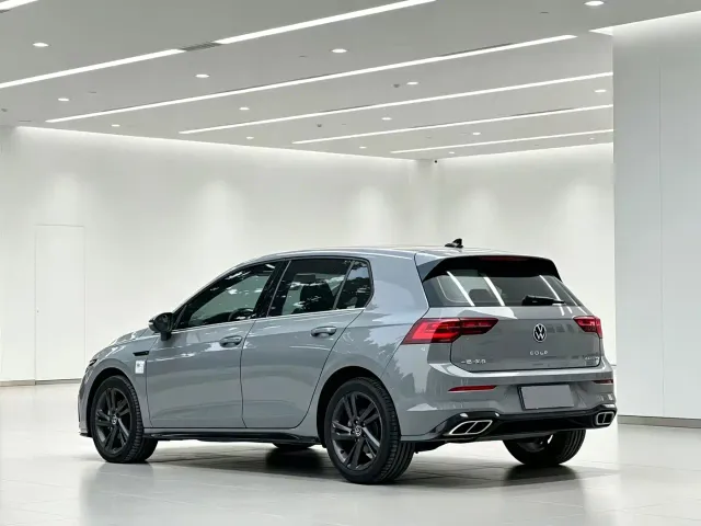 Volkswagen Golf — Фото автомобиля 8