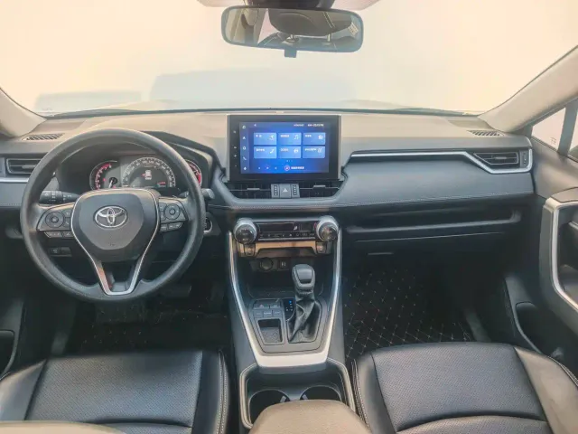 Toyota RAV4 — Фото автомобиля 13