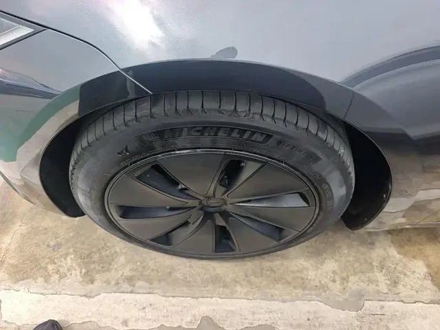 Tesla Model 3 — Фото автомобиля 22