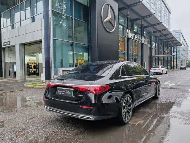 Mercedes-Benz E-Class — Фото автомобиля 19