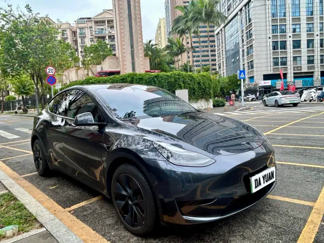 Tesla Model Y 2024 Rear-Wheel Drive Version — Фото автомобиля 3