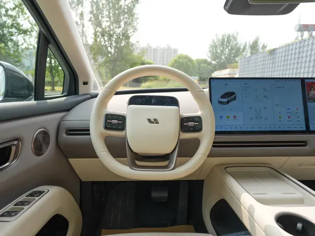 Li Auto i8 — Фото автомобиля 9
