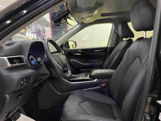 Toyota Highlander — Фото автомобиля 6