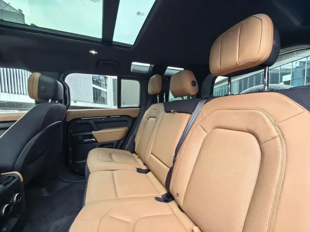 Land Rover Defender — Фото автомобиля 19