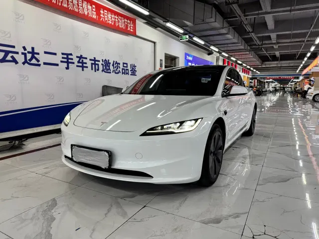 Tesla Model 3 — Фото автомобиля 2