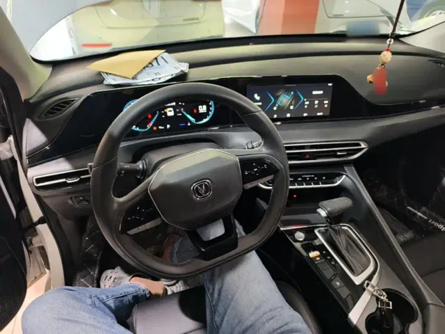 Changan Eado — Фото автомобиля 9