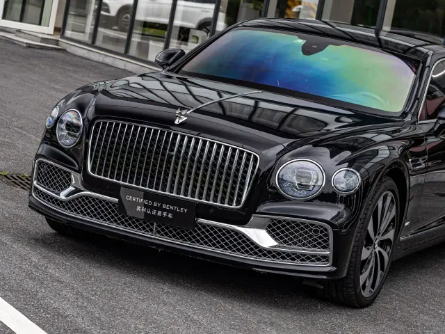 Bentley Flying Spur — Фото автомобиля 2