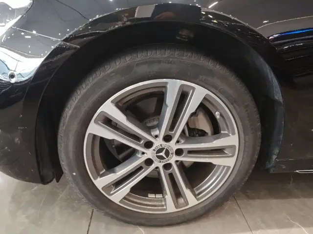 Mercedes-Benz E-Class — Фото автомобиля 22
