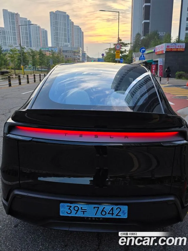 Tesla Model Y — Фото автомобиля 4