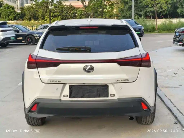 Lexus UX — Фото автомобиля 8