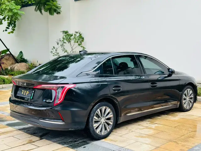 Hongqi E-QM5 — Фото автомобиля 9