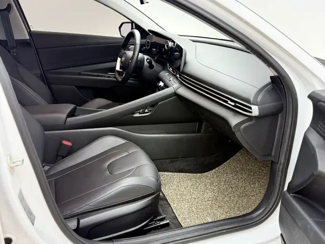 Hyundai Elantra — Фото автомобиля 10
