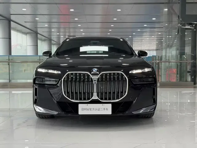 BMW 7 Series — Фото автомобиля 2