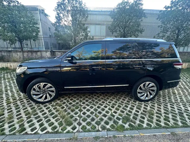 Lincoln Navigator — Фото автомобиля 22