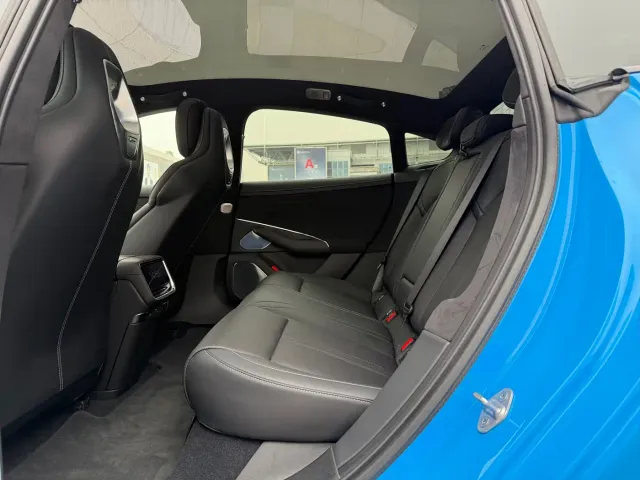 Xiaomi SU7 — Фото автомобиля 7