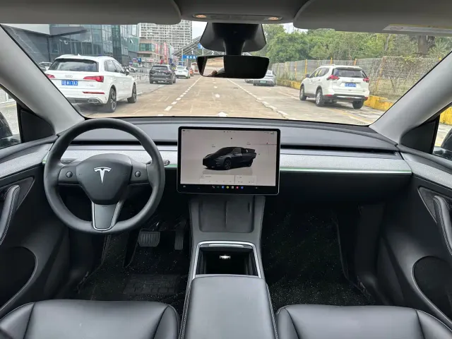 Tesla Model Y — Фото автомобиля 6