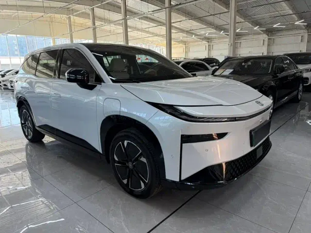 Toyota bZ3 — Фото автомобиля 3