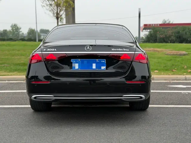 Mercedes-Benz E-Class — Фото автомобиля 4