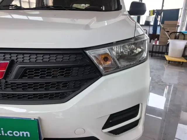 Wuling Hongguang — Фото автомобиля 23