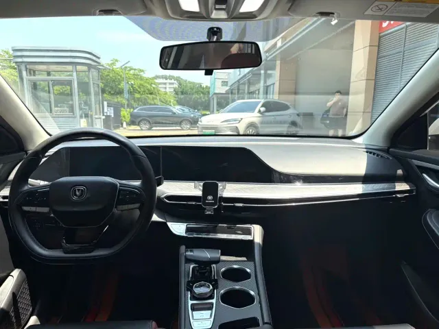 Changan Eado — Фото автомобиля 6