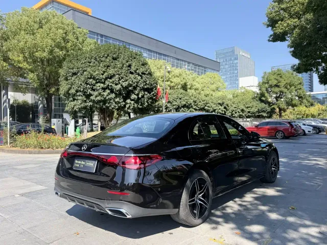 Mercedes-Benz E-Class — Фото автомобиля 8