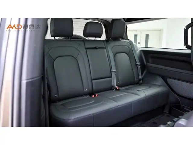 Land Rover Defender — Фото автомобиля 8