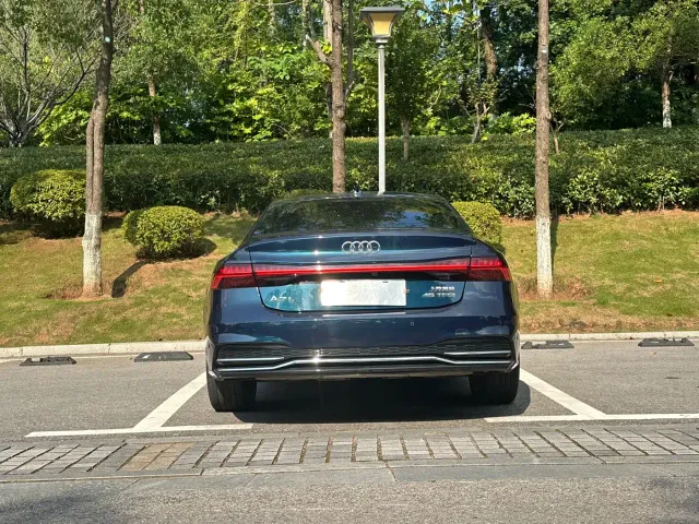 Audi A7L — Фото автомобиля 9